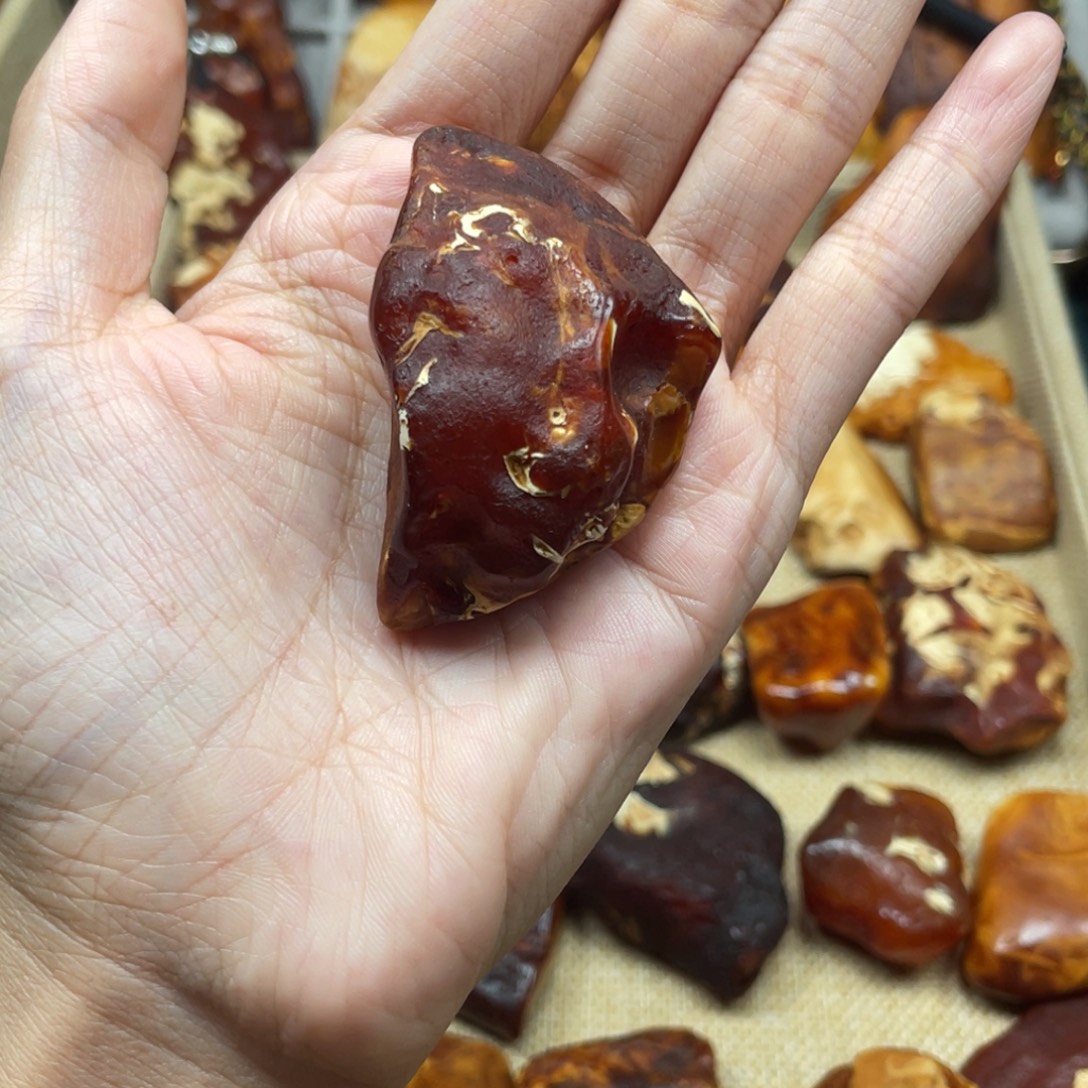 琥珀未镶嵌珠宝奇石