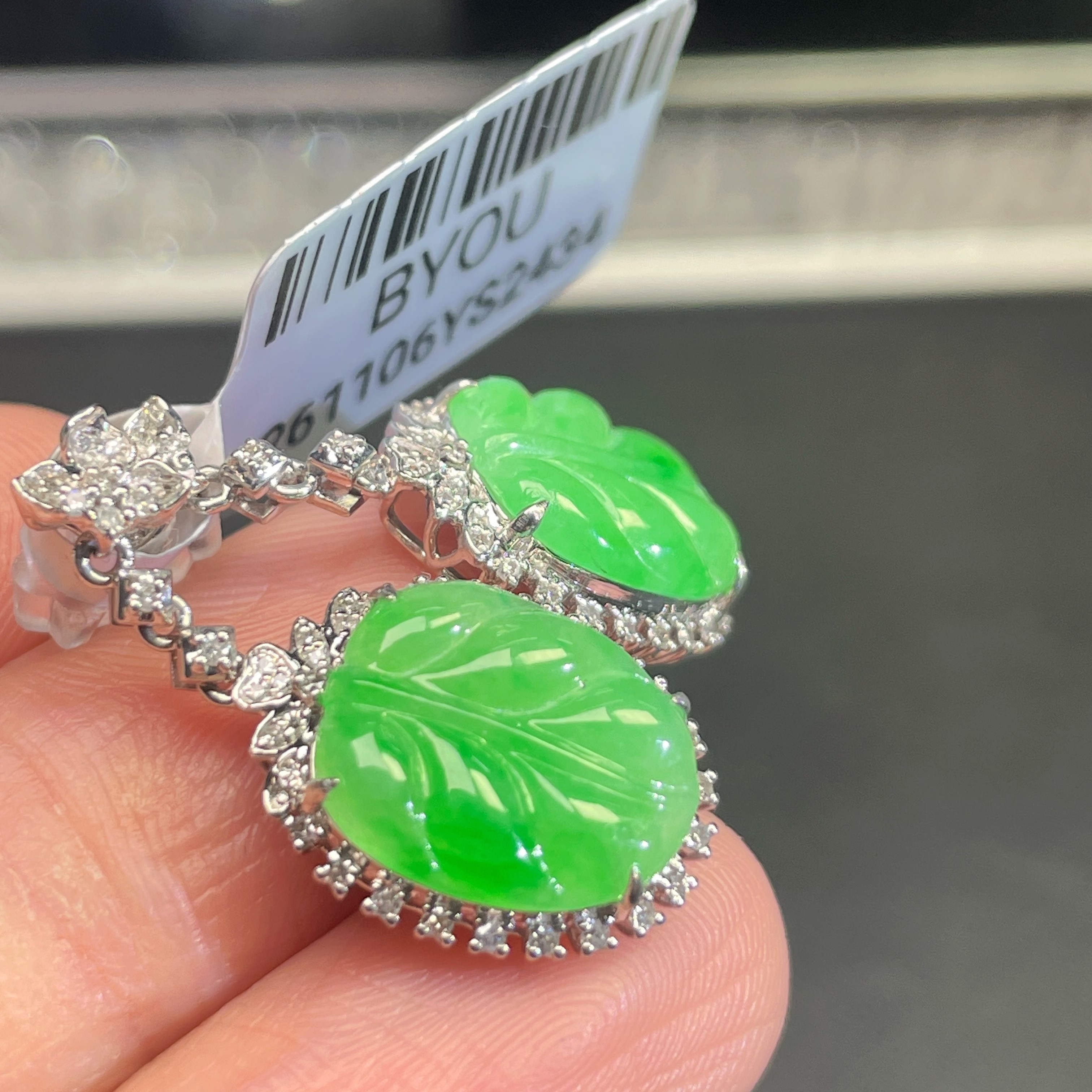 18k金镶嵌缅甸A货翡翠(不含链)