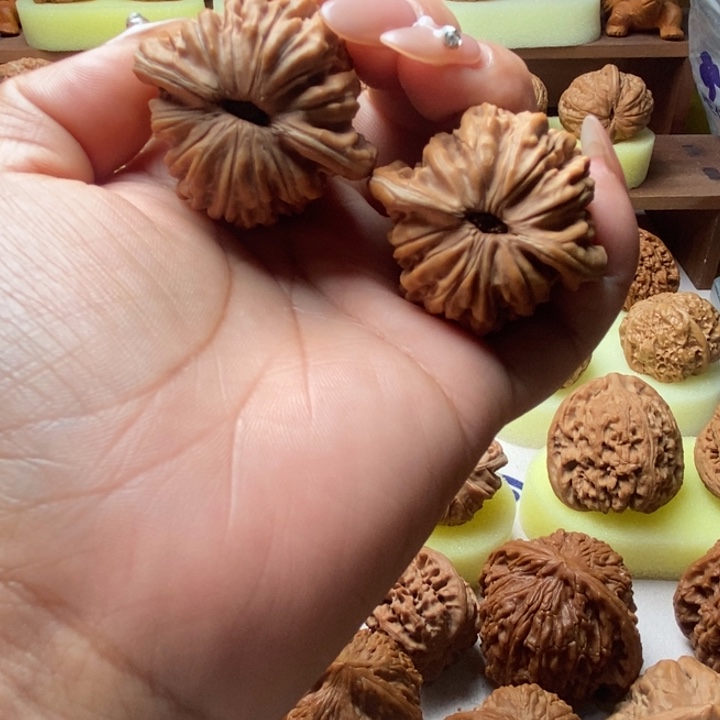 悟***）大叶紫檀（黑酸枝木类）四座楼38