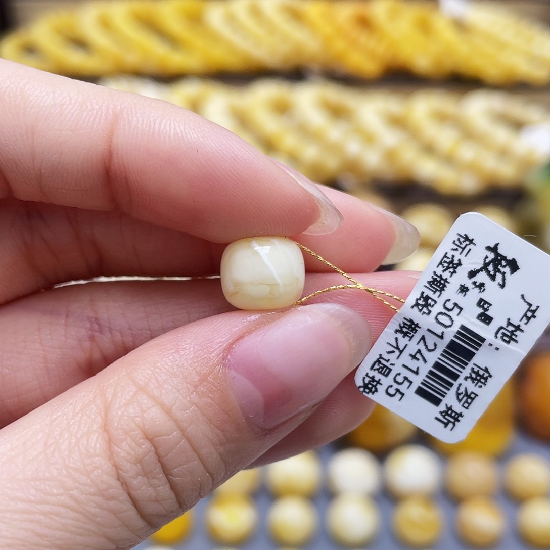 未镶嵌琥珀裸石蜜蜡老型9.7*8.4mm皮线