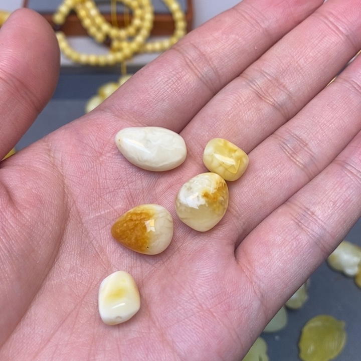 未镶嵌琥珀珠宝奇石