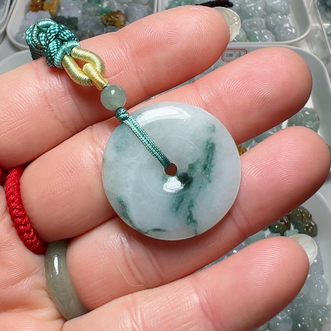 翡翠颈饰未镶嵌平安扣29*4微瑕