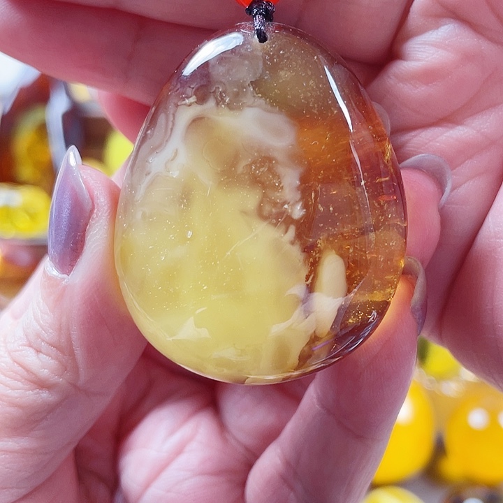 琥珀未镶嵌裸石吊坠