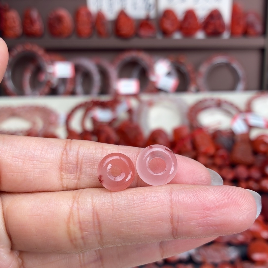 小****南红玛瑙未镶嵌颈饰甜甜圈一对