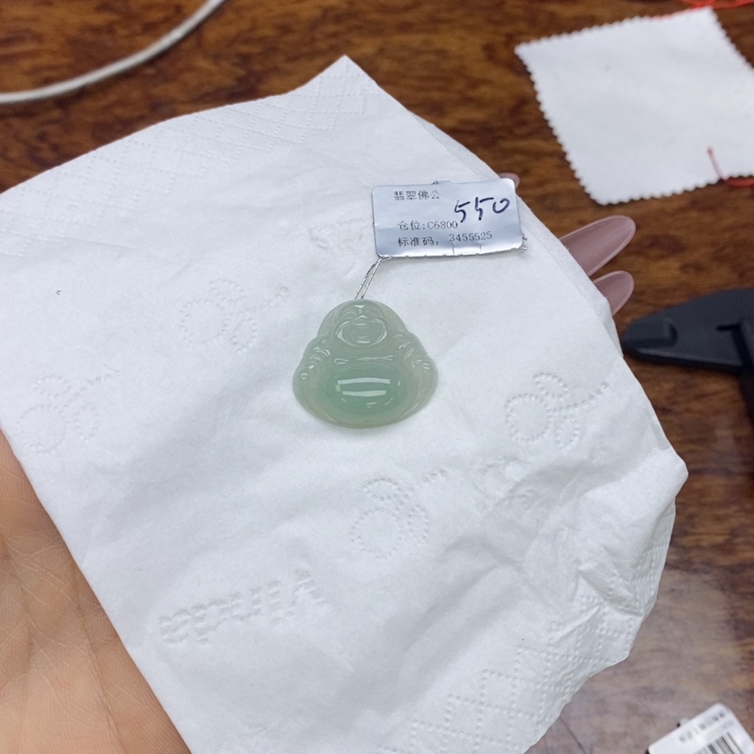 翡翠颈饰未镶嵌佛公