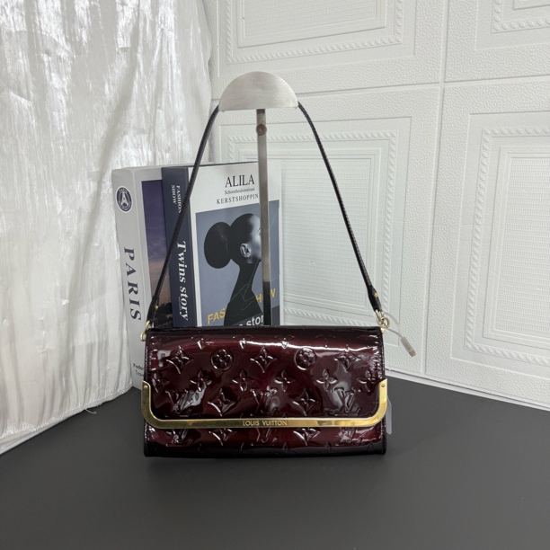 95新 LouisVuitton/路易威登 95新 车厘子色漆皮单肩包