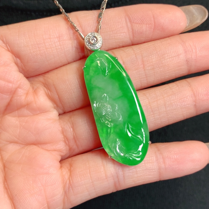 【闪购商品】颈饰18K金镶嵌翡翠莲年有鱼