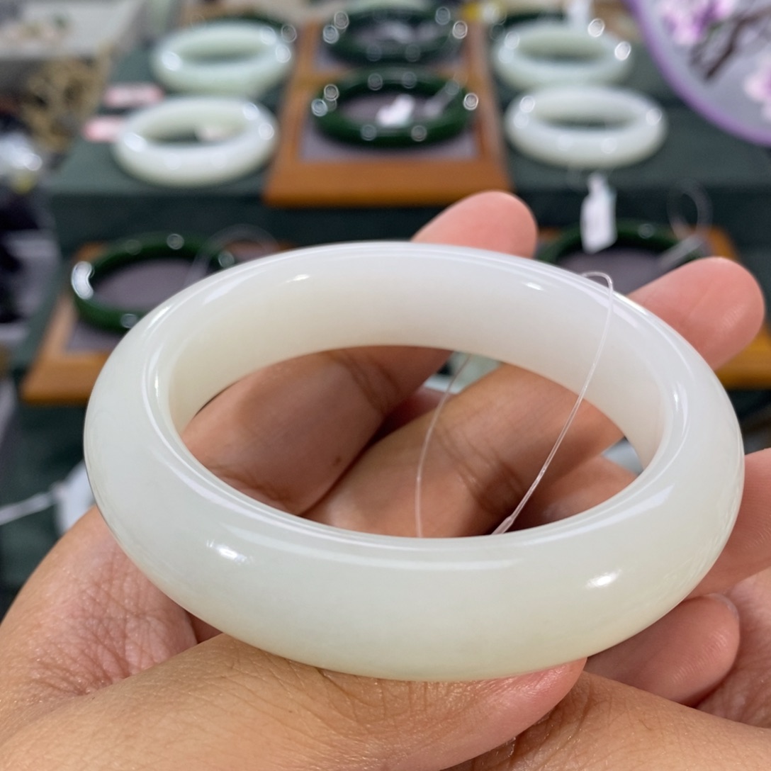 和田玉手镯未镶嵌