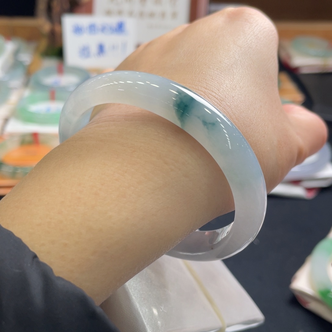 翡翠手镯未镶嵌56.1贵