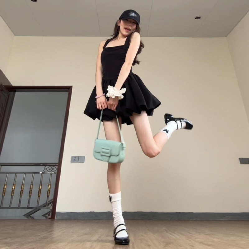 黑色无袖吊带连衣裙子女夏季法式气质绝美甜辣妹收腰芭蕾蓬蓬短裙