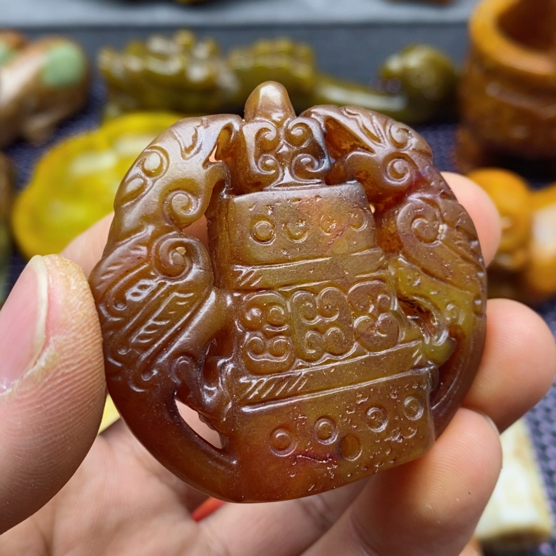 蛇纹石玉颈饰未镶嵌