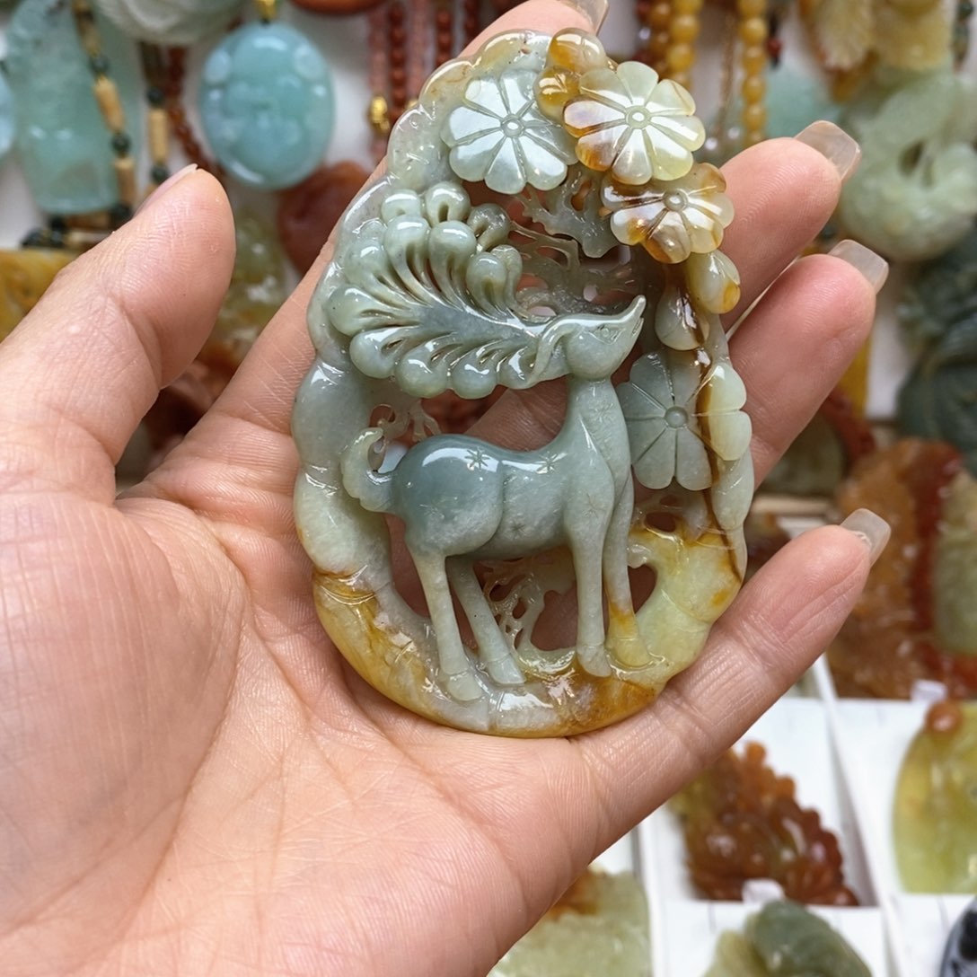 蛇纹石玉颈饰未镶嵌