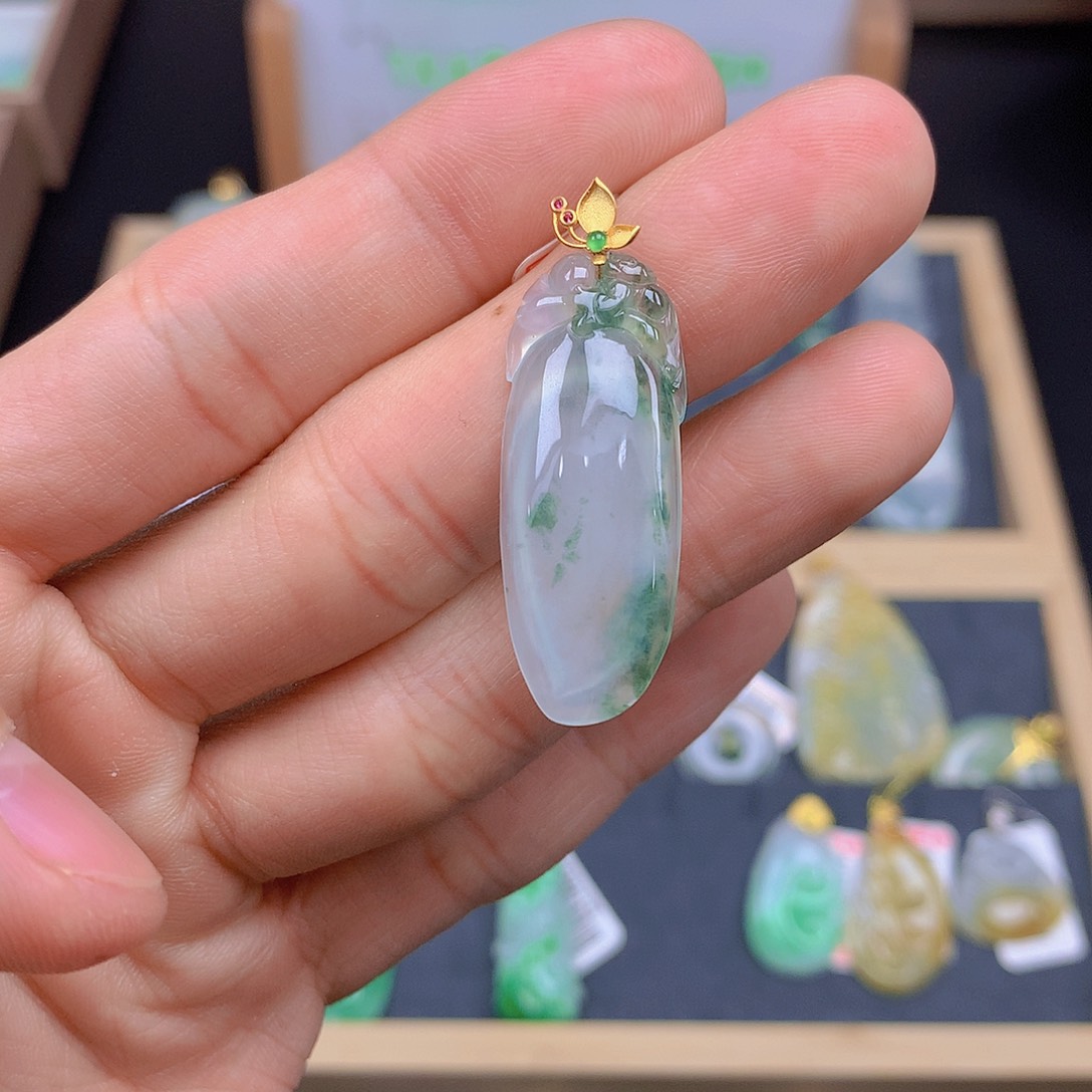 翡翠颈饰18K金镶嵌翡翠