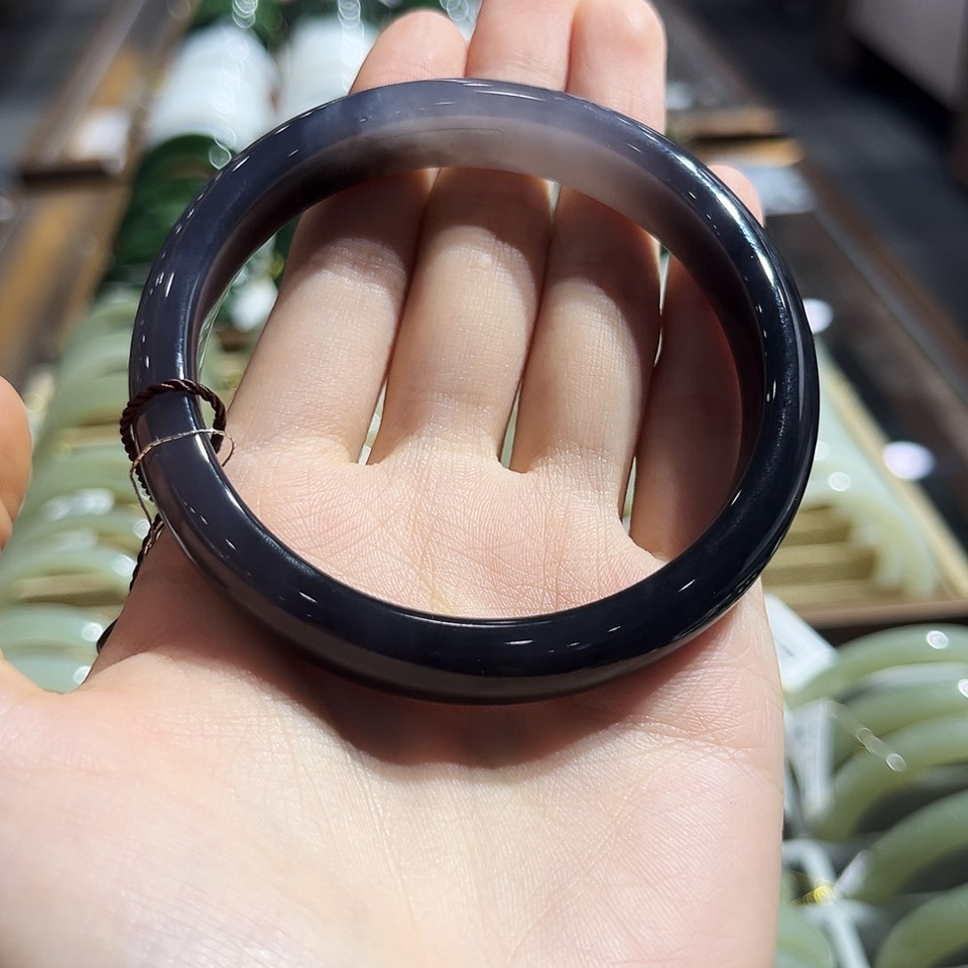 星***海和田玉手镯未镶嵌