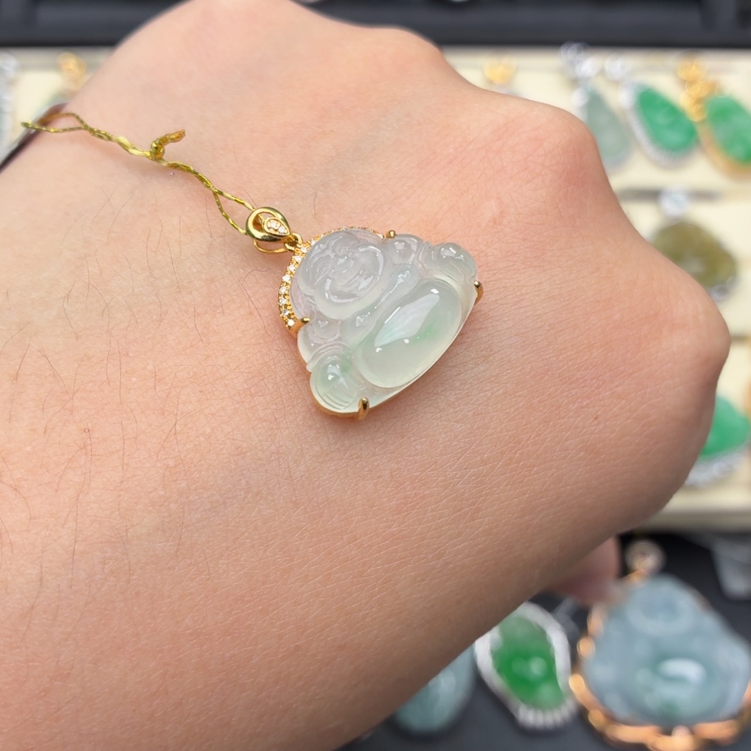 颈饰18K金镶嵌翡翠