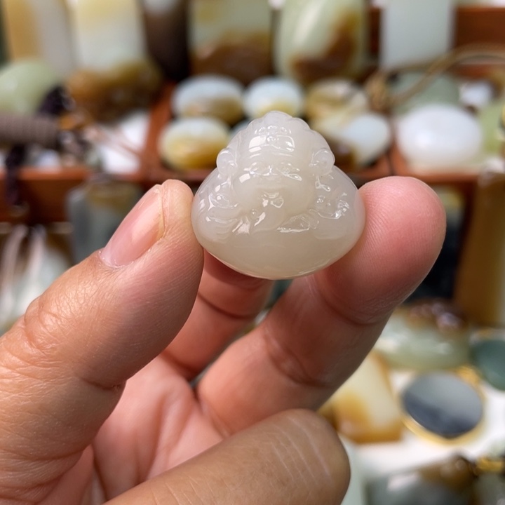 和田玉未镶嵌颈饰