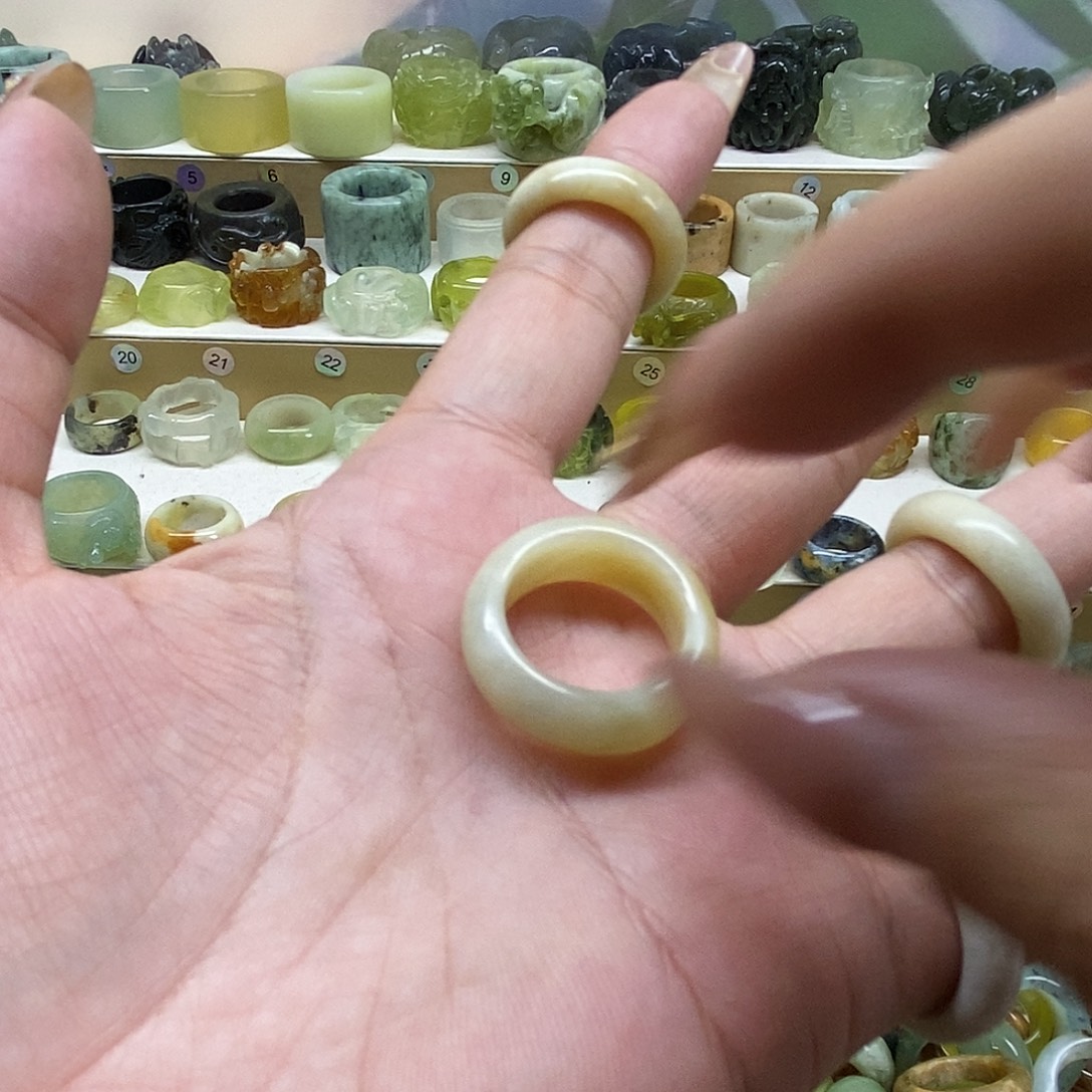 里***i岫玉未镶嵌天然玉石戒指