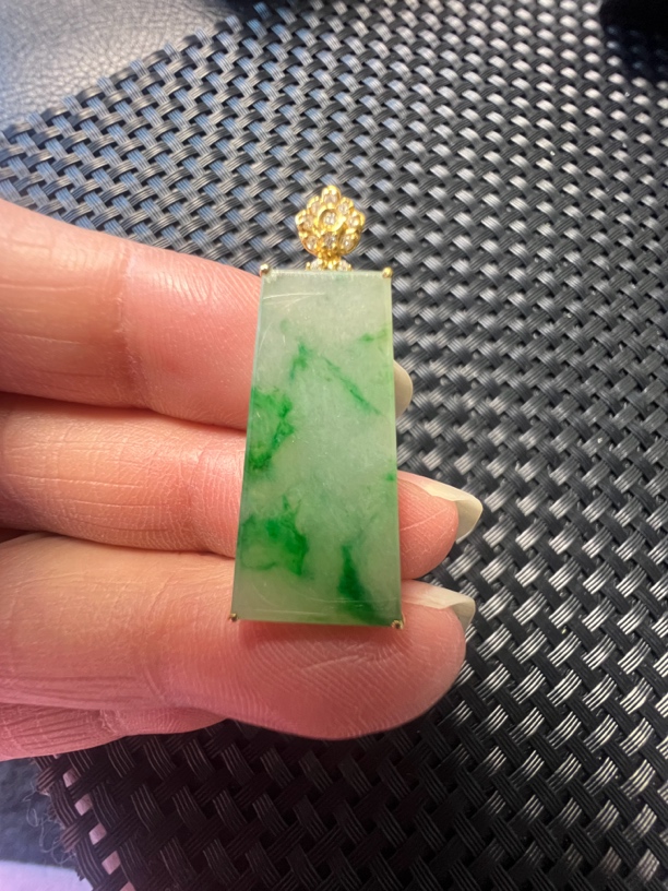 天然缅甸A货翡翠（冰飘金丝绿花意境无事牌吊坠）