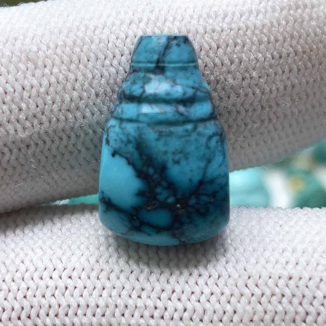 绿松石未镶嵌颈饰