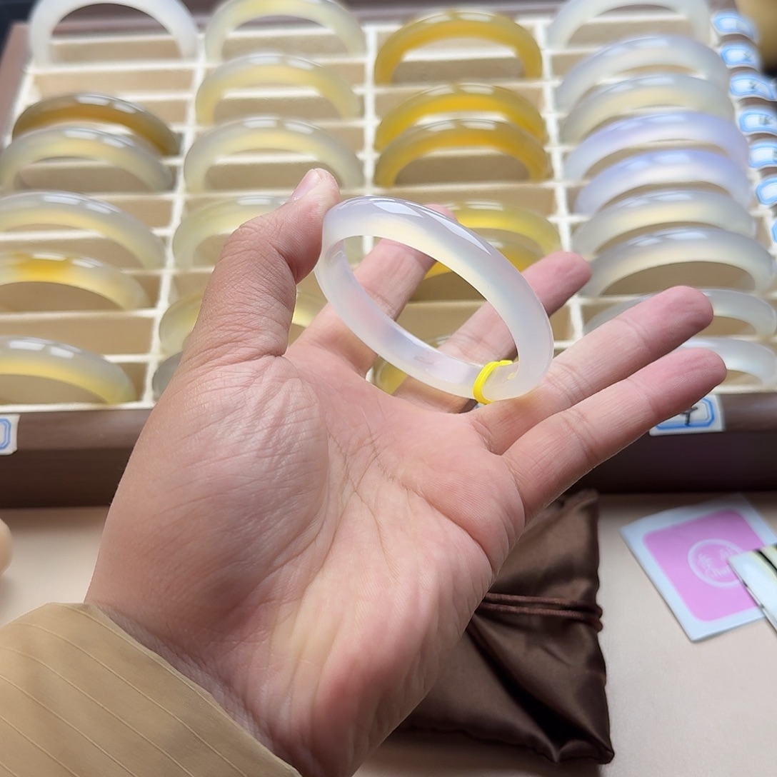 玛瑙/玉髓未镶嵌手镯56.4圈口