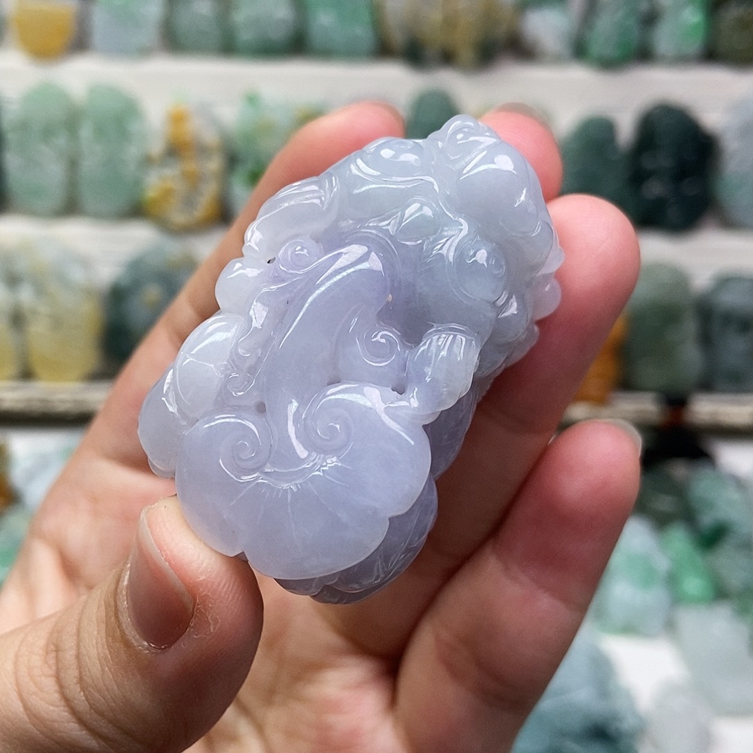 翡翠未镶嵌吊坠(赠链)口含珠