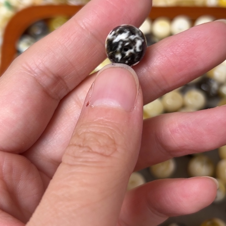 蜜蜡未镶嵌裸石11.8mm一个