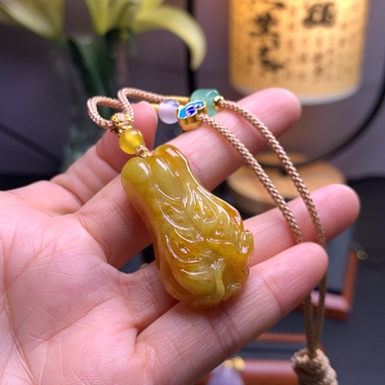 翡翠未镶嵌吊坠(赠链)