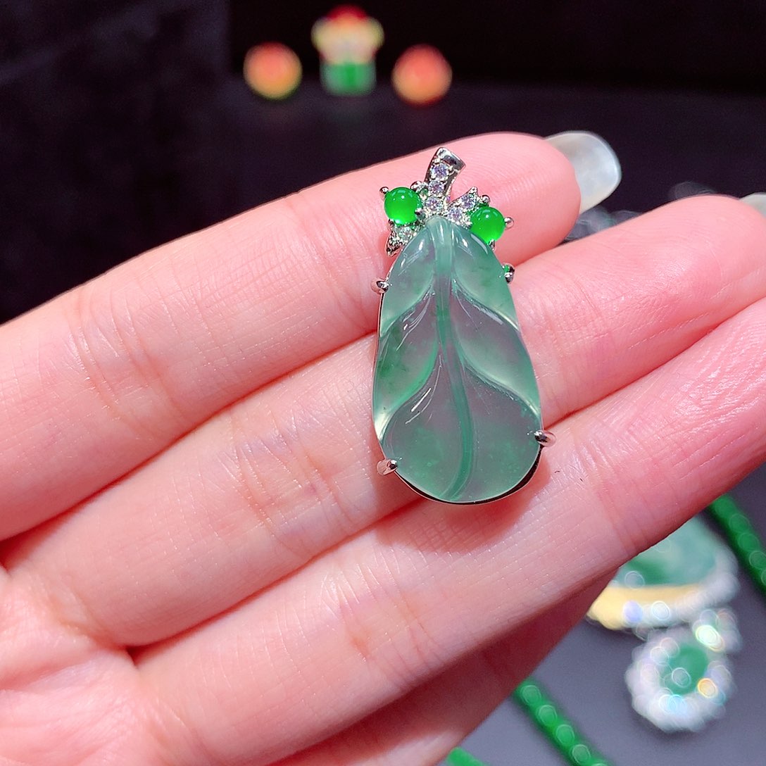 【闪购商品】翡翠吊坠(不含链)未镶嵌