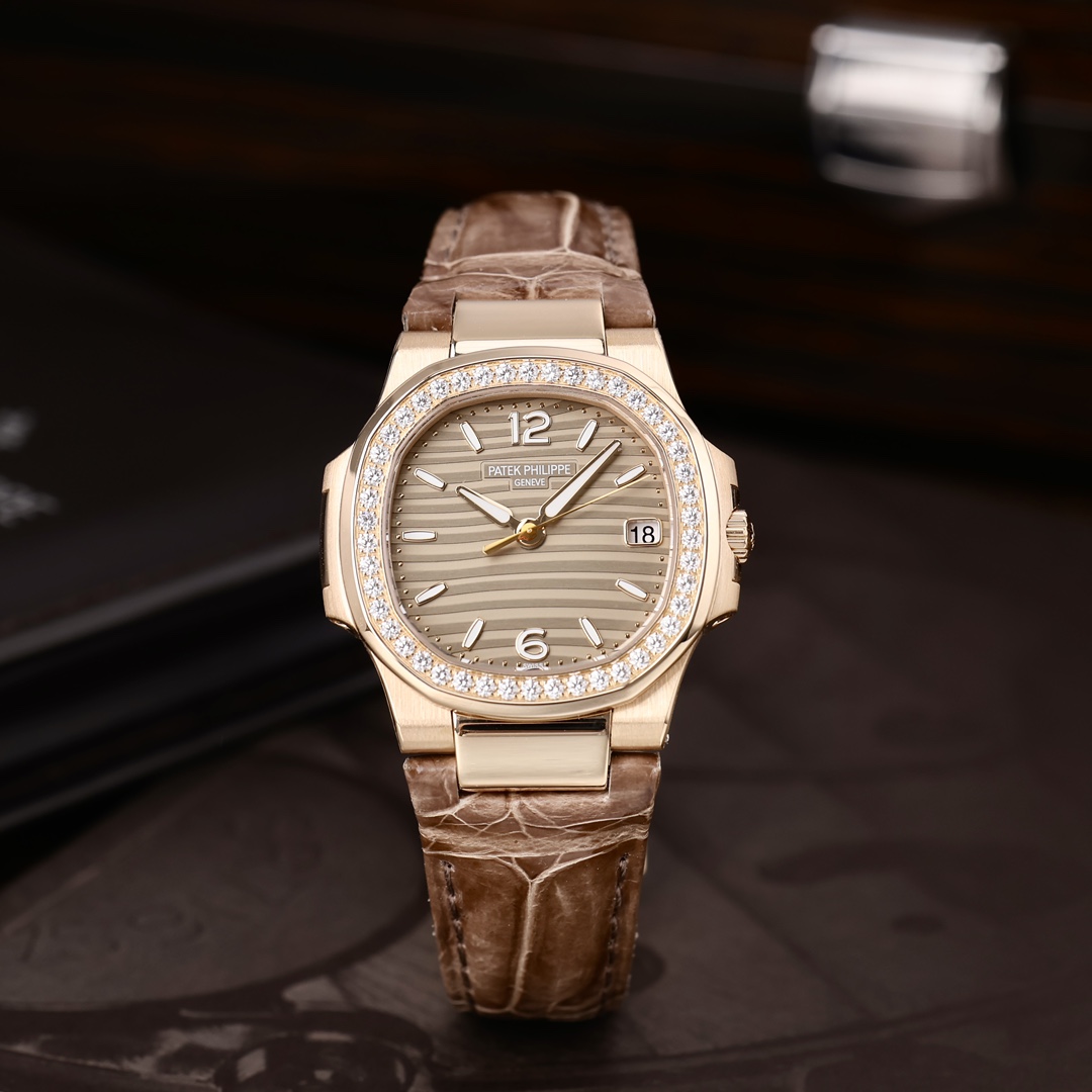 95新 Patek Philippe/百达翡丽 7010R 32mm 日期显示 2022年保卡