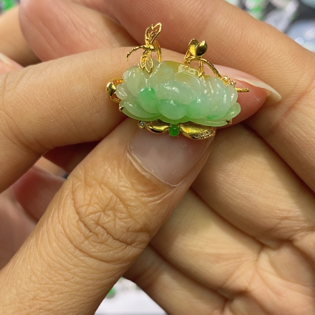 翡翠18K金镶嵌颈饰缅甸