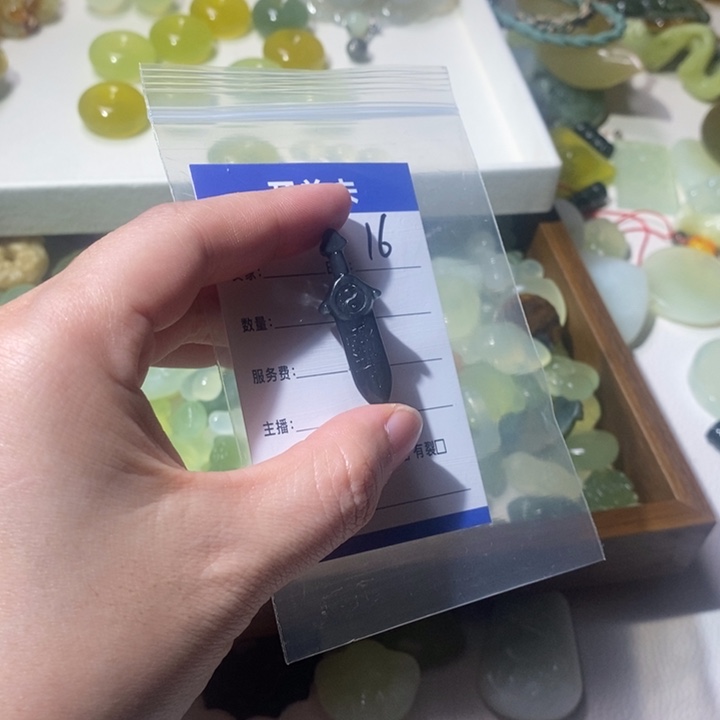 蛇纹石玉合金颈饰