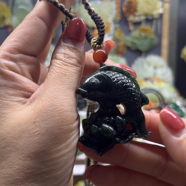 蛇纹石玉未镶嵌颈饰