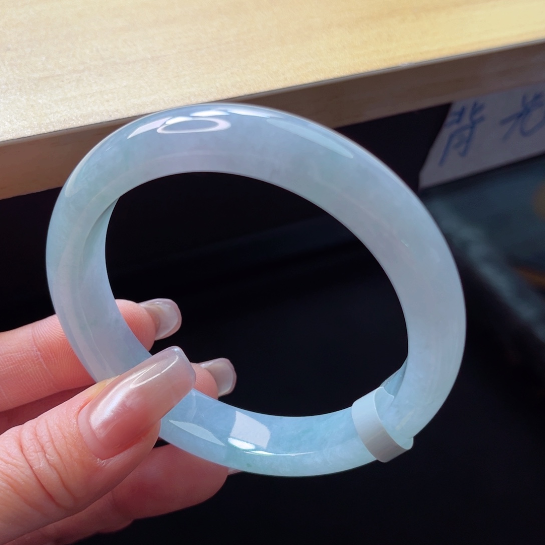 翡翠手镯未镶嵌手镯