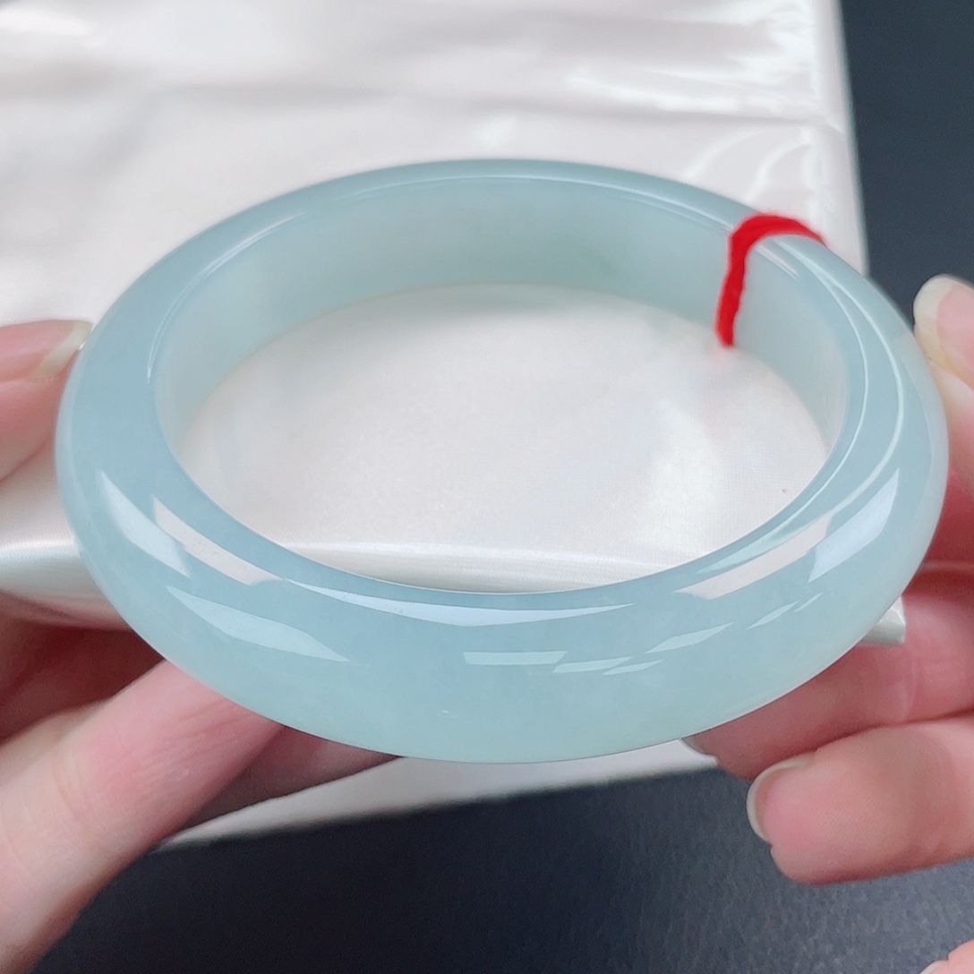 翡翠未镶嵌手镯蓝绿色