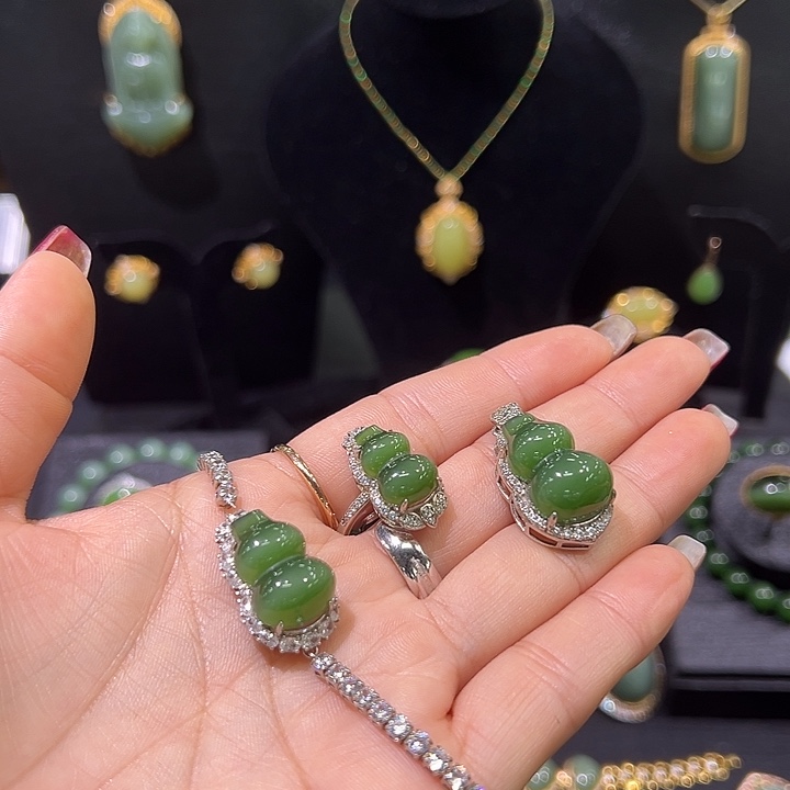 半***光和田玉银S925镶嵌颈饰