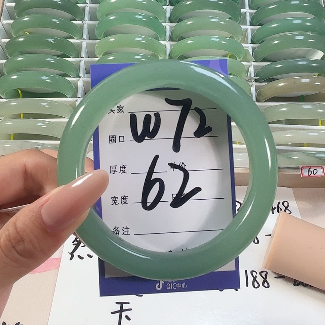 未镶嵌手镯石英质玉