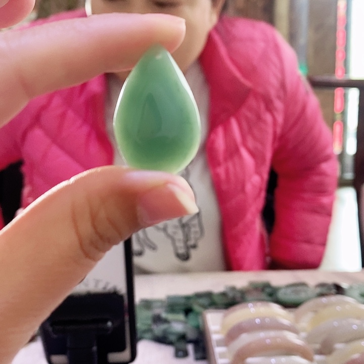 密玉（石英质玉）颈饰未镶嵌
