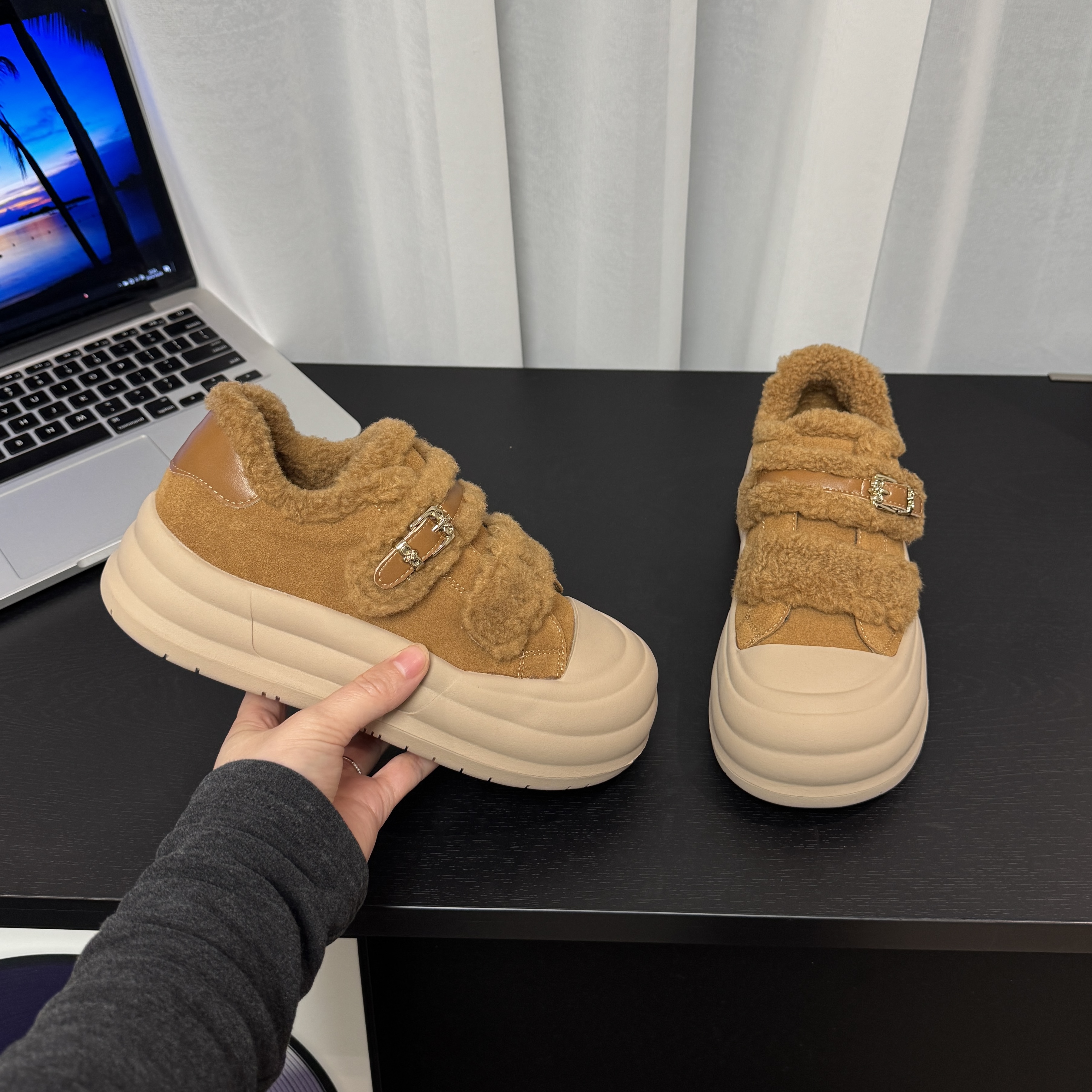 角慕真皮厚底魔术贴板鞋女2025秋冬季新款休闲百搭加绒保暖棉鞋