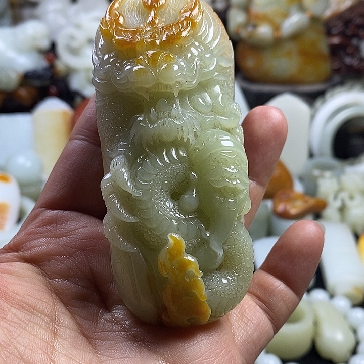 和田玉未镶嵌把件