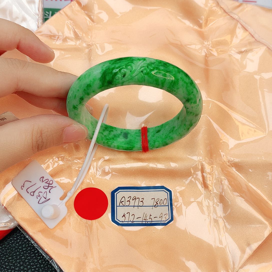 翡翠手镯未镶嵌缅甸翡翠
