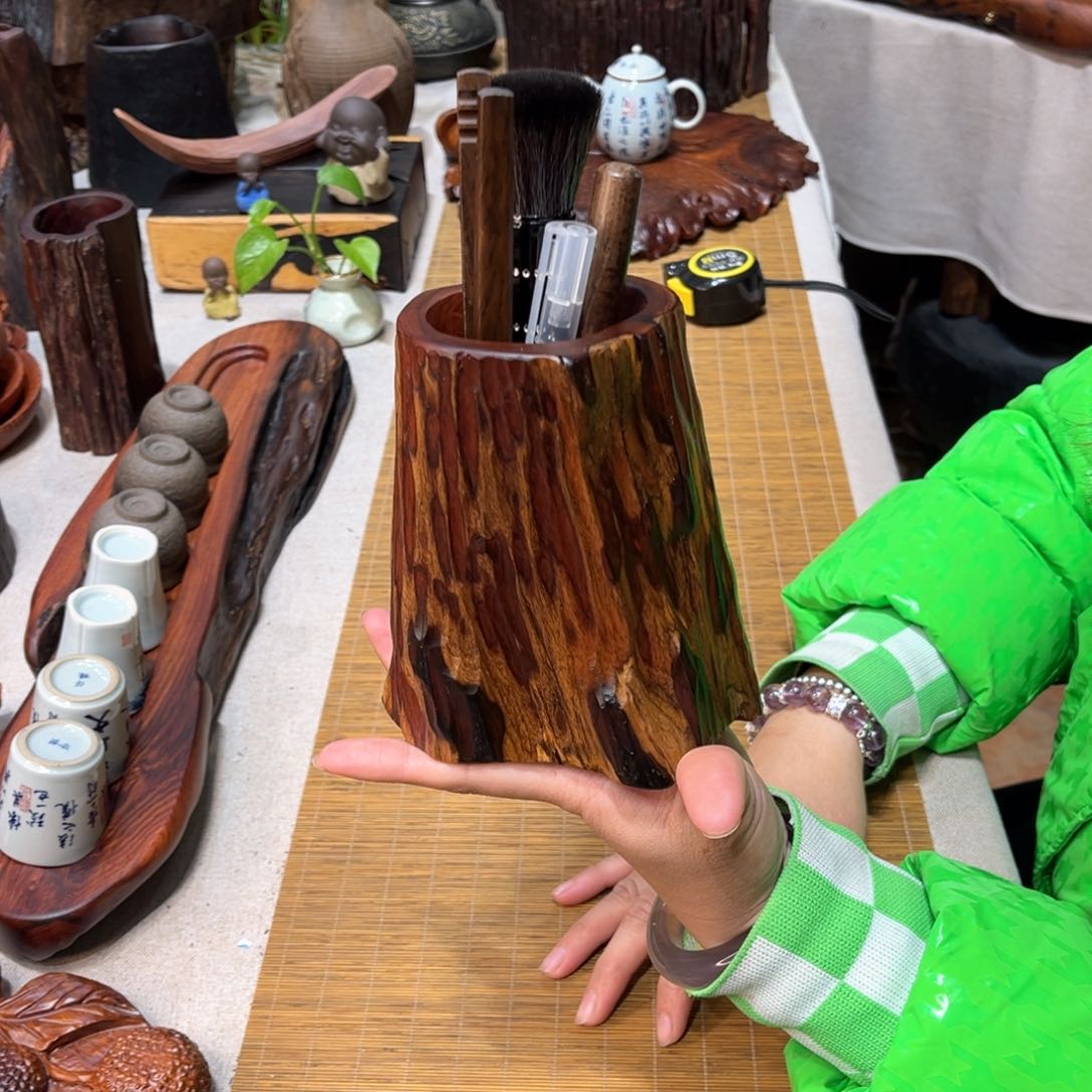 缅甸花梨随形笔筒