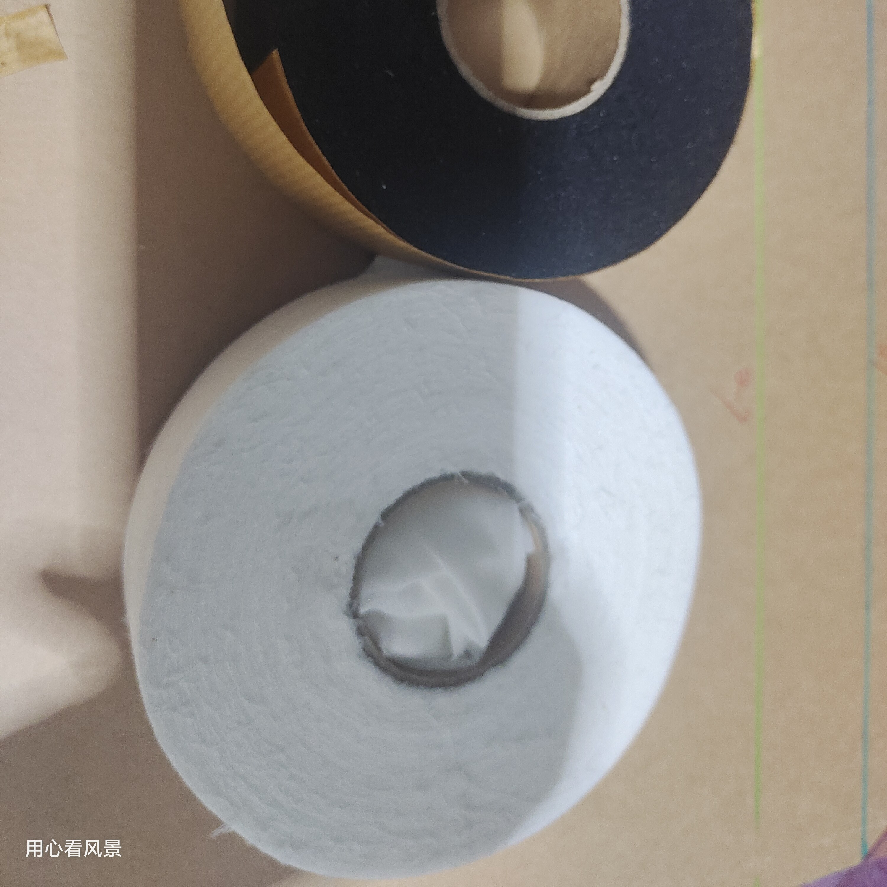 有纺烫条3到3.5公分，随机，发黑白各一卷