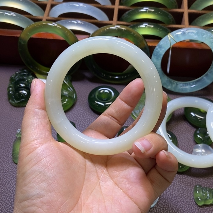 …***蛇纹石玉未镶嵌手镯58