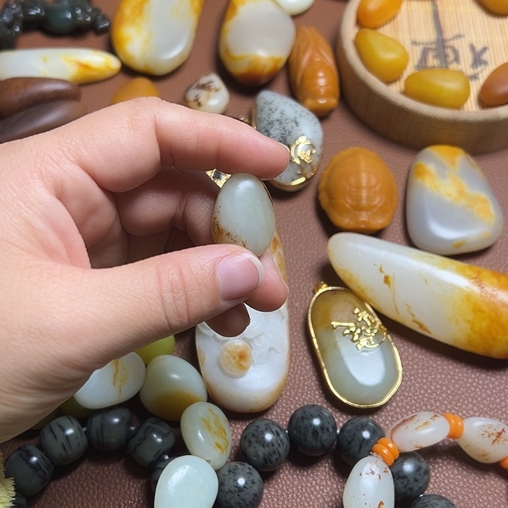 和田玉未镶嵌珠宝奇石