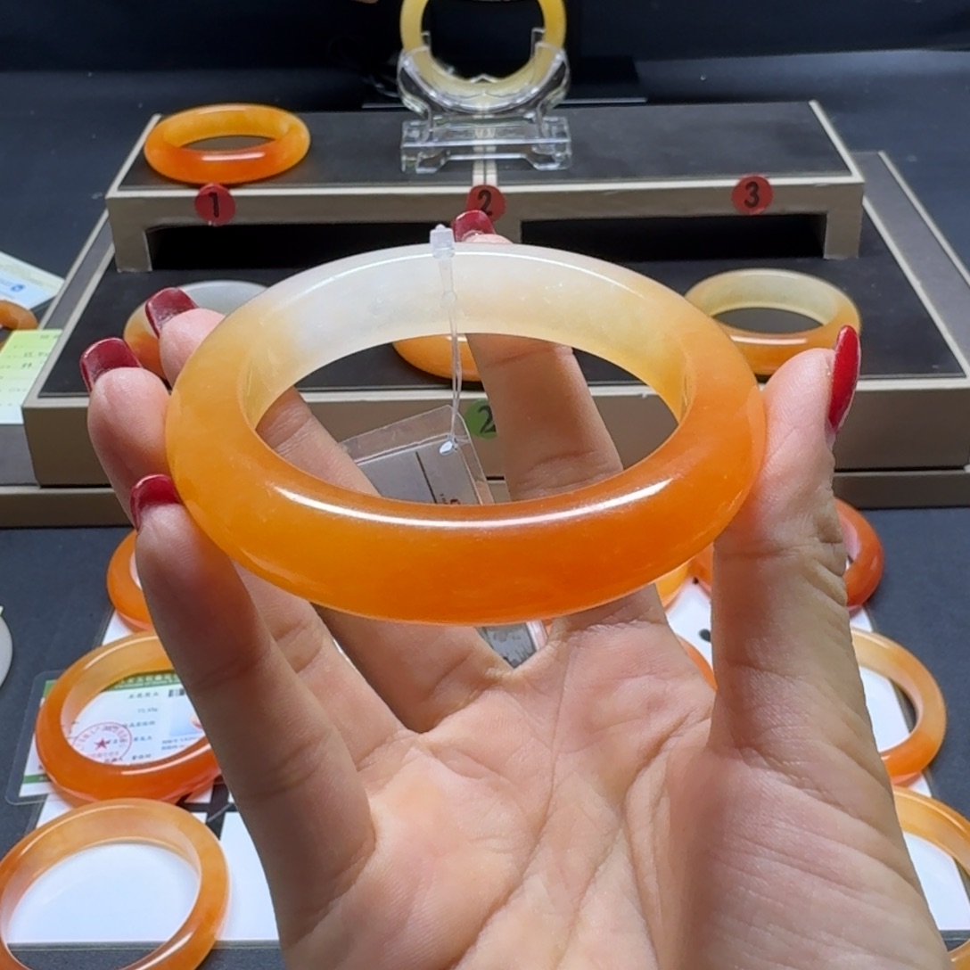 南***迪石英质玉（黄龙玉）未镶嵌手镯