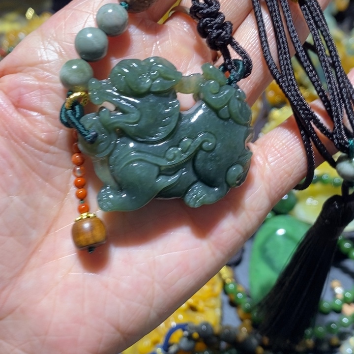 蛇纹石玉岫玉吊坠未镶嵌