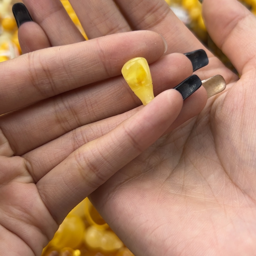 琥珀珠宝奇石未镶嵌