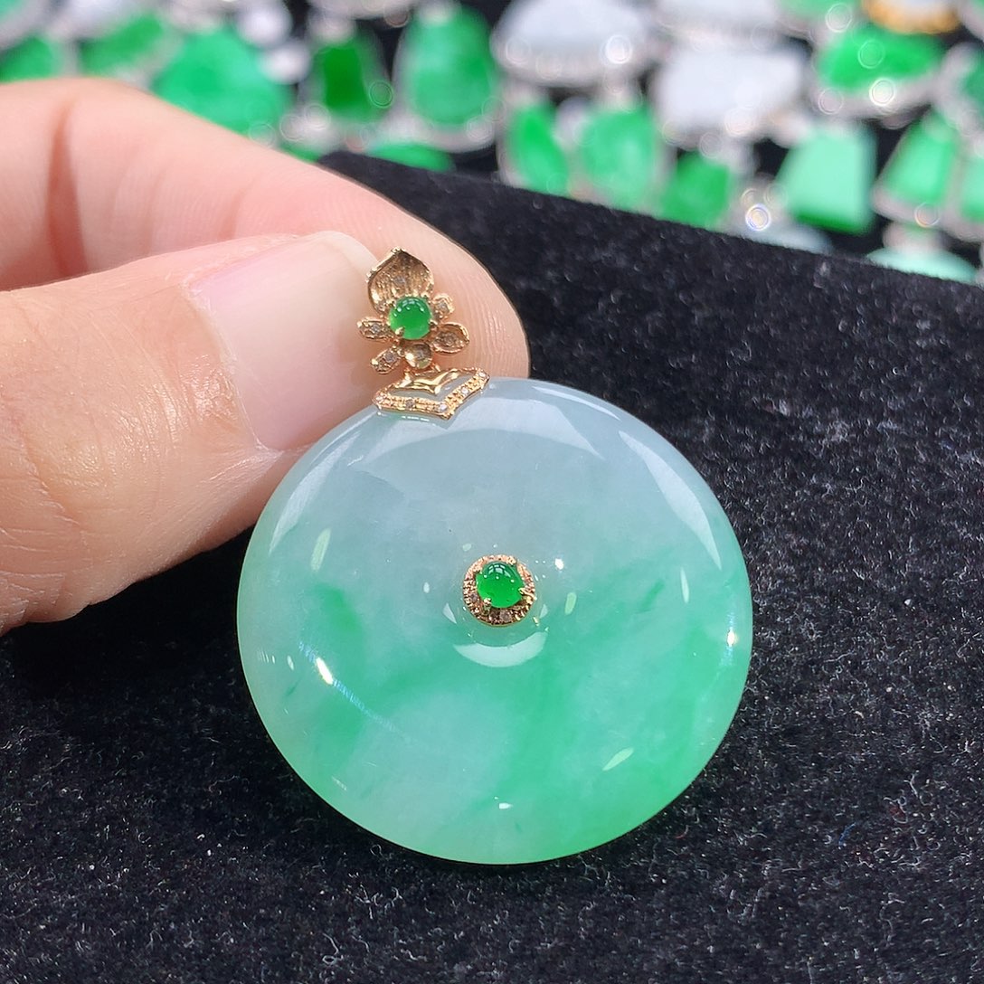 翡翠18K金镶嵌颈饰