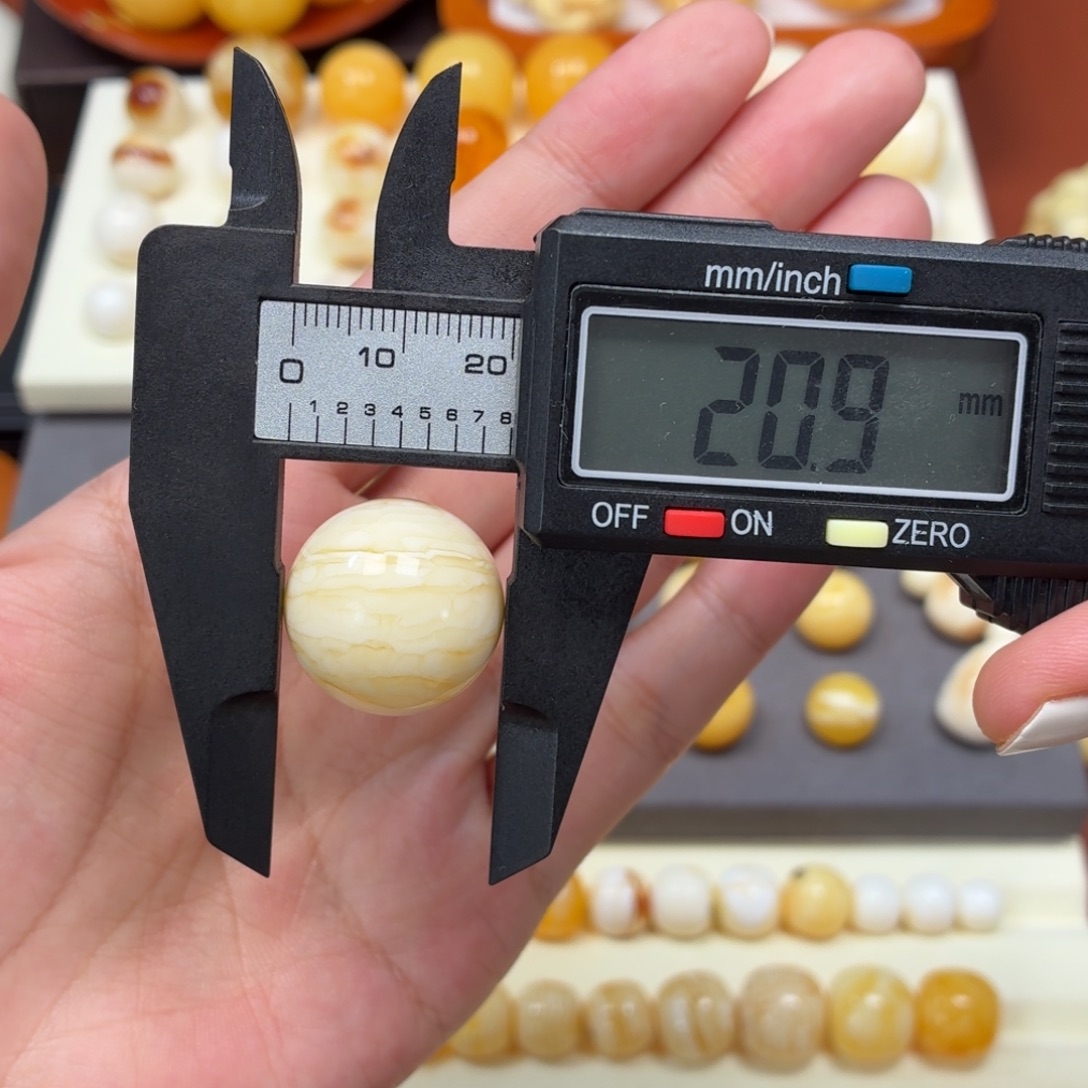 琥珀未镶嵌珠宝奇石焦皮白蜡虎皮纹圆珠20.9mm