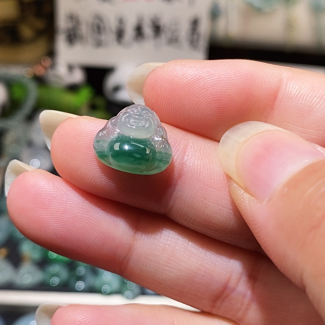 翡翠未镶嵌颈饰飘花